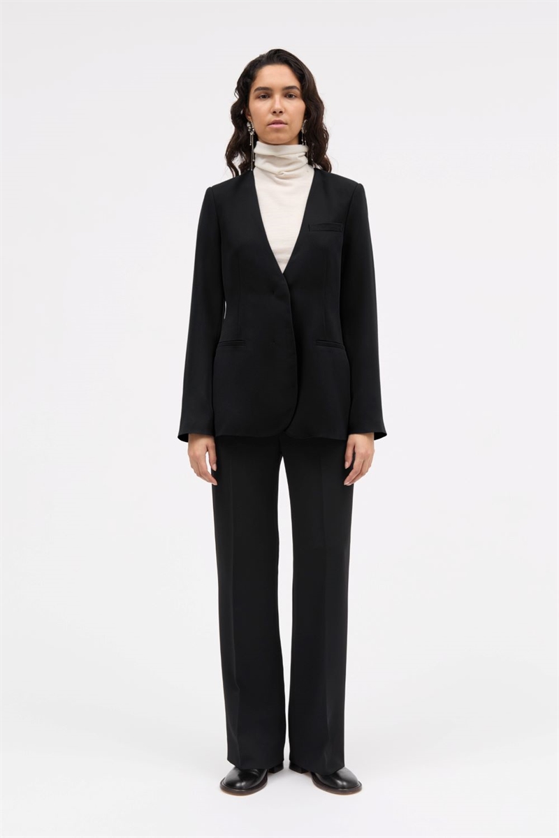 MKDT JUTE CREPE GEORGETTE FITTED BLAZER BLACK