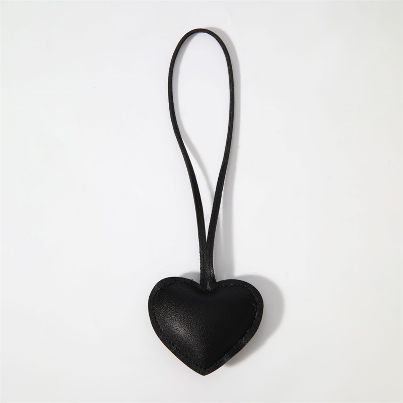STICKY BESTIE HEART BAG CHARM BLACK