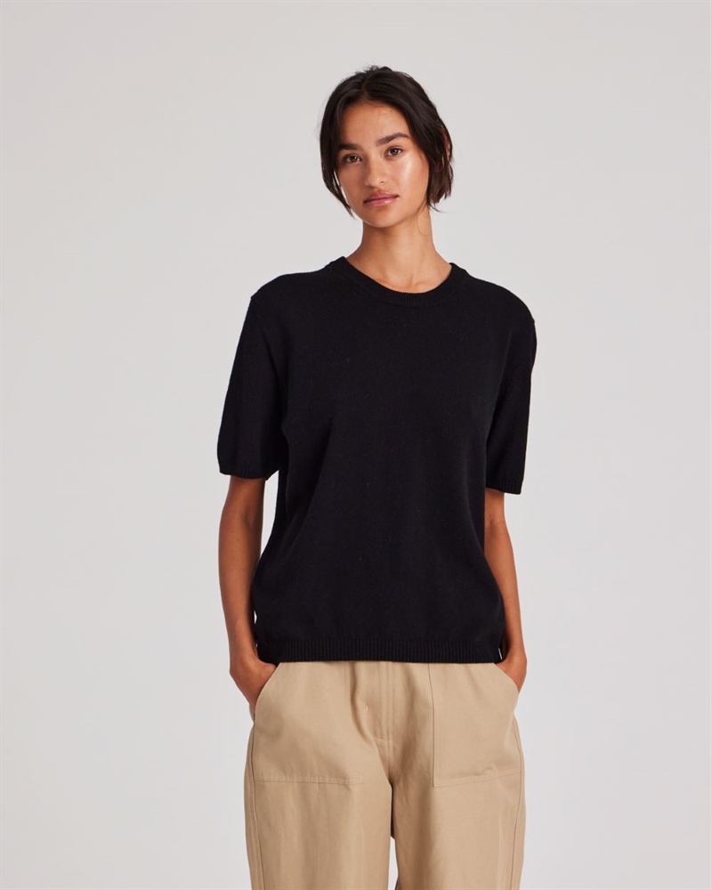 GAI + LISVA ELLIA CASHMERE TEE BLACK