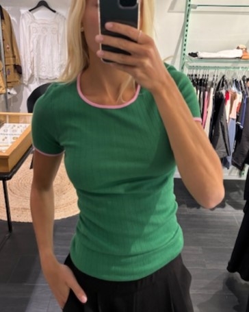 NØRGAARD PAA STRØGET 101 SS KONTRAST GREEN/LIGHT PINK