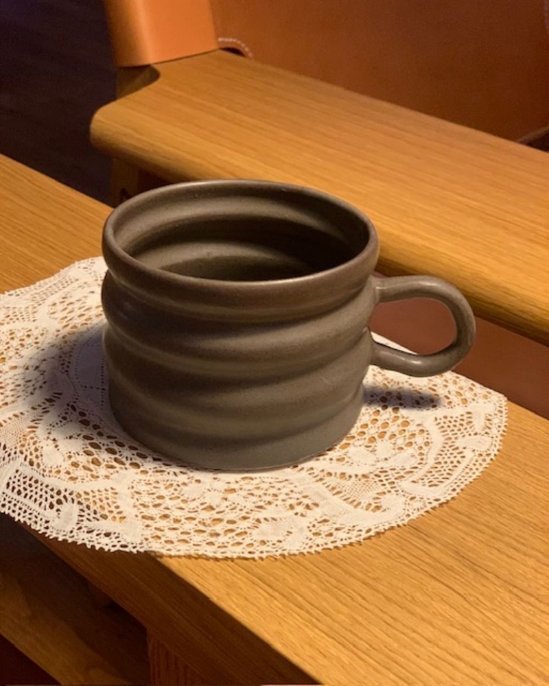 ORLE STUDIO RILLE KOP MED HANK STOR MØRK MAT