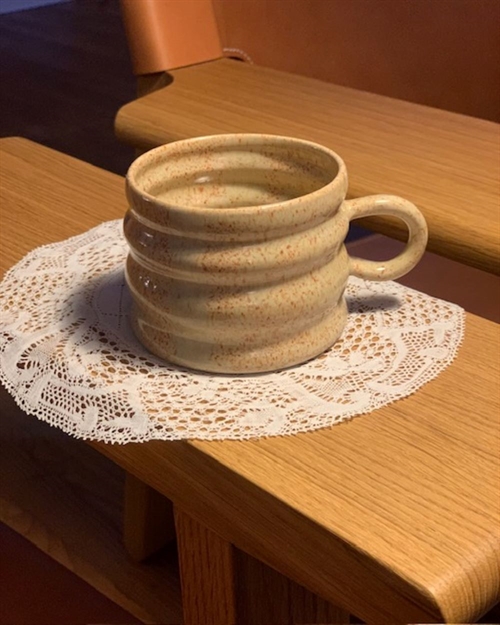 ORLE STUDIO RILLE KOP MED HANK STOR OKKER BLANK