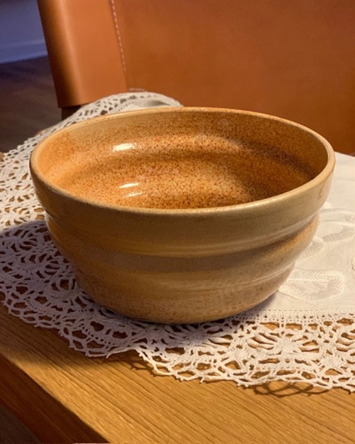 ORLE STUDIO RILLE SKÅL STOR OKKER BLANK