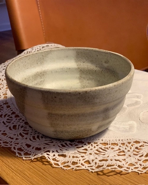 ORLE STUDIO RILLE SKÅL STOR GRÅ MAT