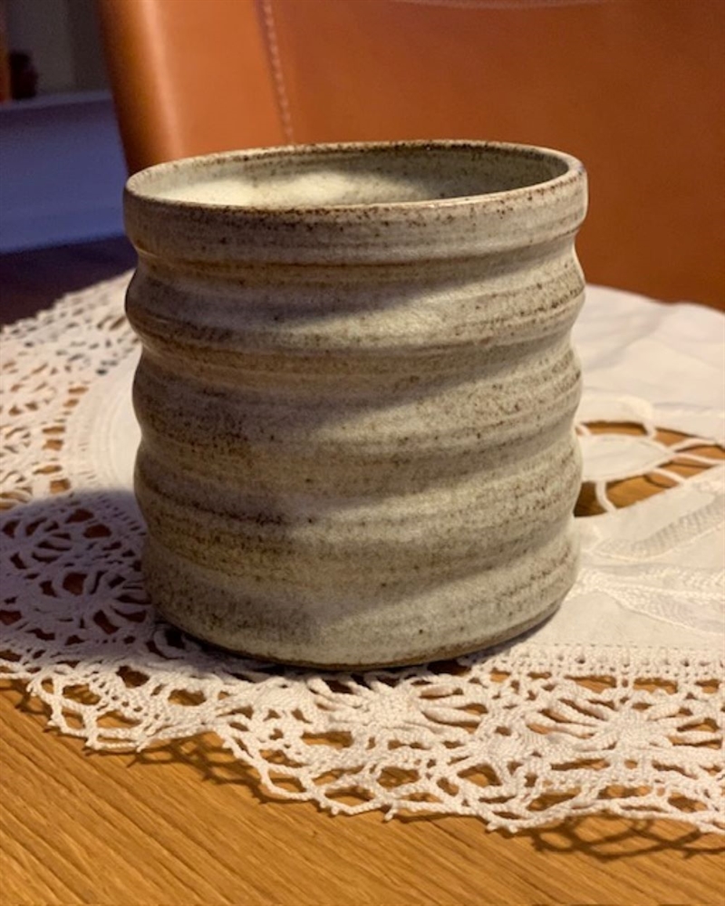 ORLE STUDIO RILLE KRUS GRÅ MAT 