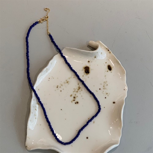 ANNAVII KALA PERLEHALSKÆDE DARK BLUE