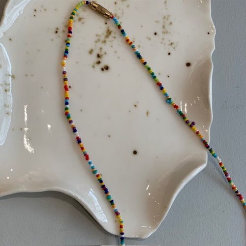 ANNAVII NILA PERLEHALSKÆDE BRIGHT MULTI