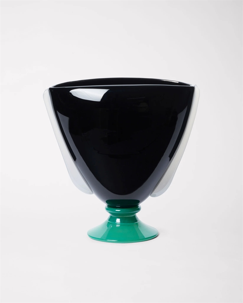 AKUA OBJECTS KARL VASE PIANO