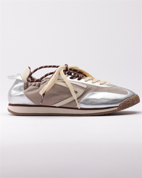 PURAAI PANTHER SNEAKERS RADIO